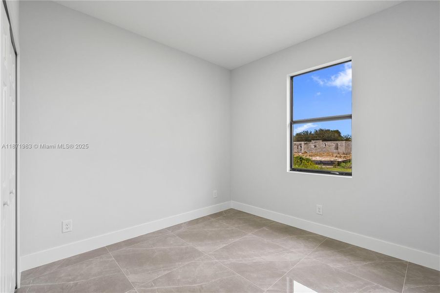 Spacious, unfurnished interior of a new home in , Lehigh Acres (Image 21).