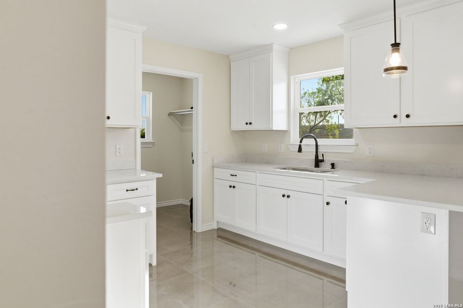 Furnished interior view inside a new home in , Eagle Pass (Image 3).