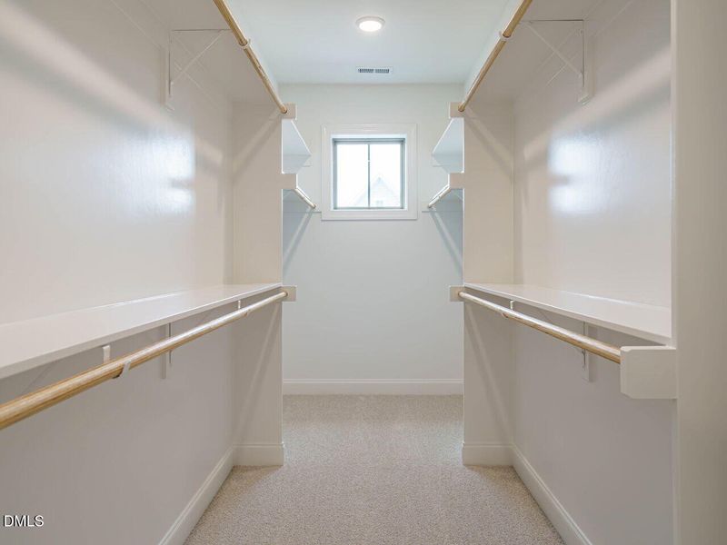 029-1280x960-closet