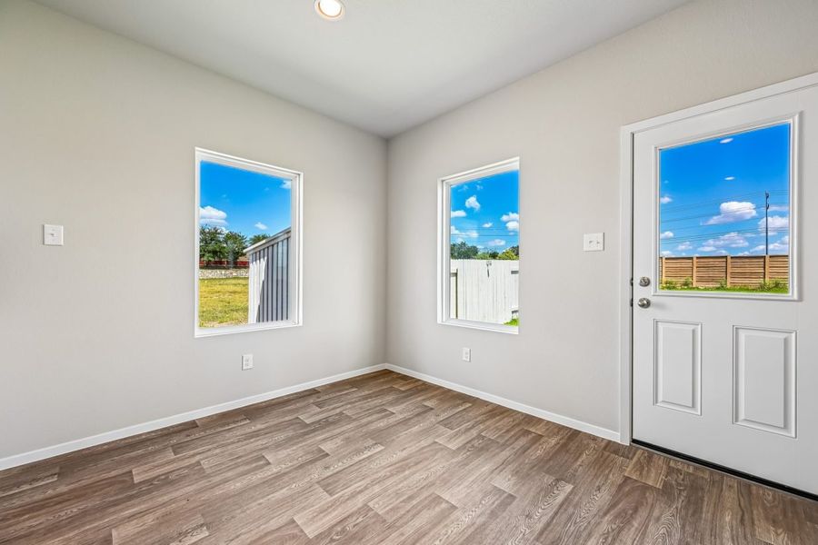 Spacious, unfurnished interior of a new home in Casetta Ranch, Kyle (Image 16).