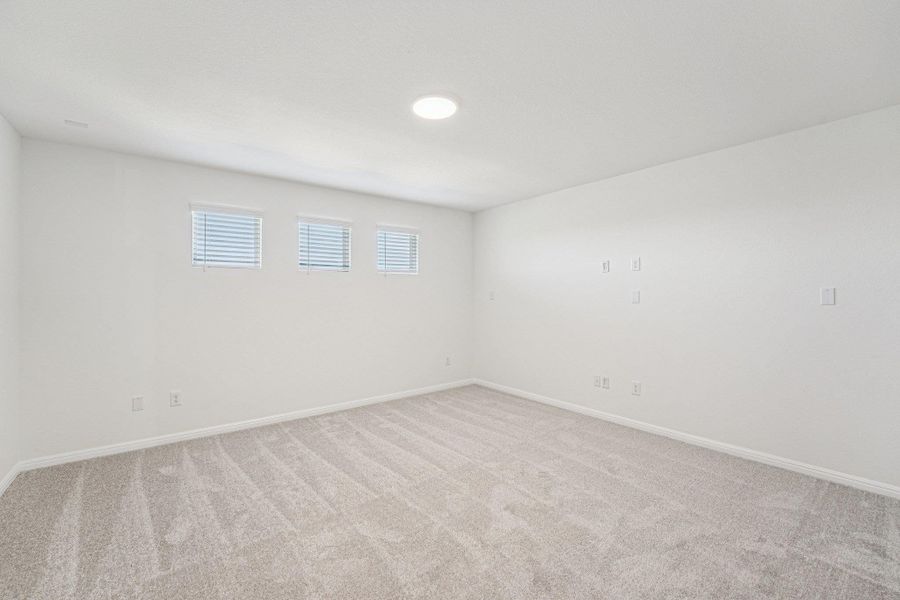 Spacious, unfurnished interior of a new home in Porter Country, Buda (Image 28).
