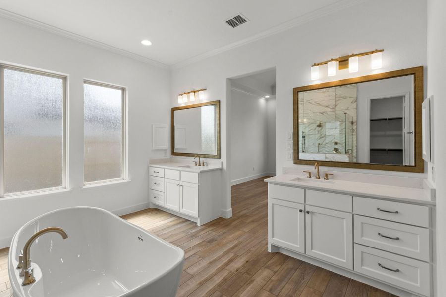 Furnished interior view inside a new home in Riceland 70', Mont Belvieu (Image 7).