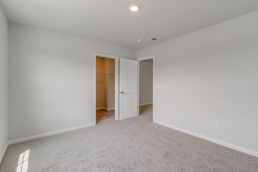 Spacious, unfurnished interior of a new home in Bluefield, Lexington (Image 41).