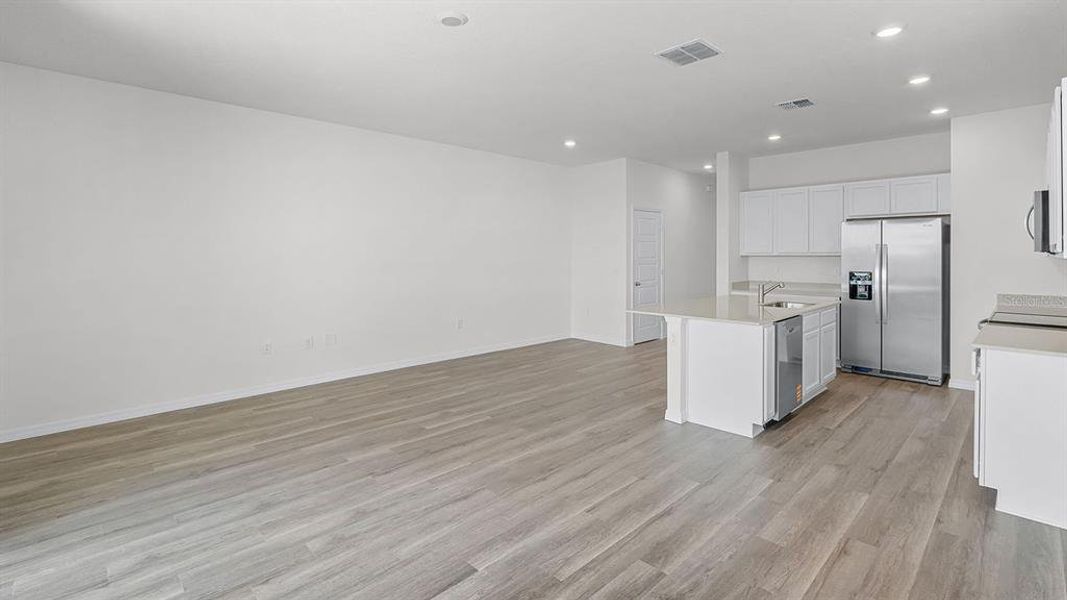 Spacious, unfurnished interior of a new home in Harmony at Lake Eloise, Winter Haven (Image 15).