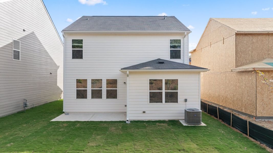 Representative exterior details of a home built from the Darwin by D.R. Horton in Poplar Preserve, Newnan (Image 3).
