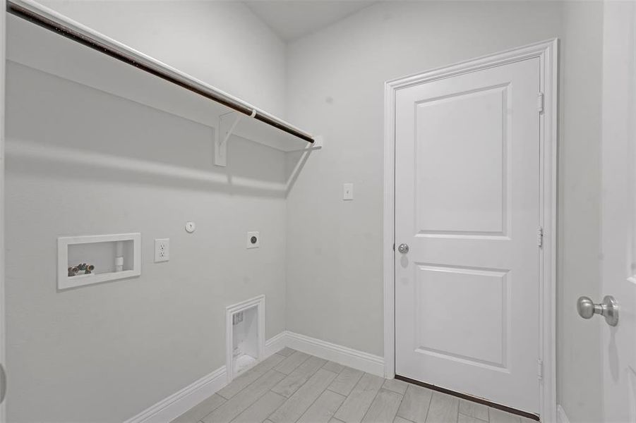 Spacious, unfurnished interior of a new home in , Princeton (Image 14).