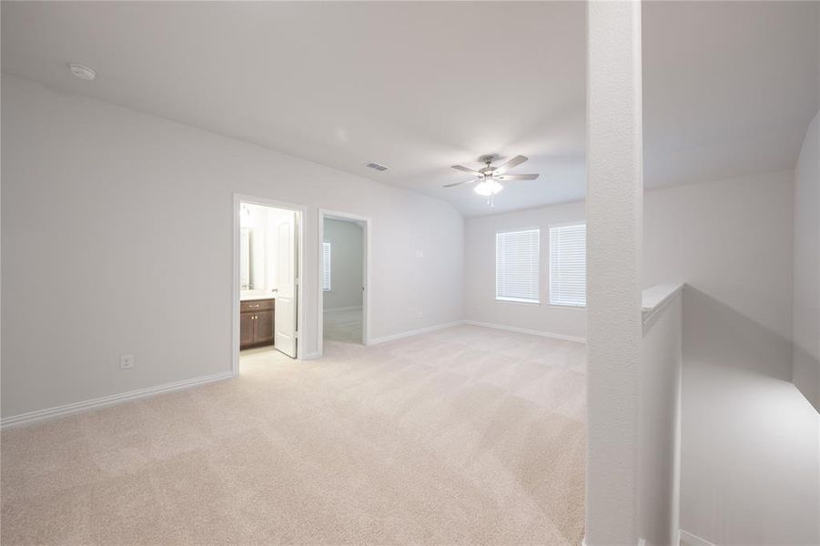 Spacious, unfurnished interior of a new home in Lake Pointe: Lake Pointe at Paloma Creek, Little Elm (Image 25).