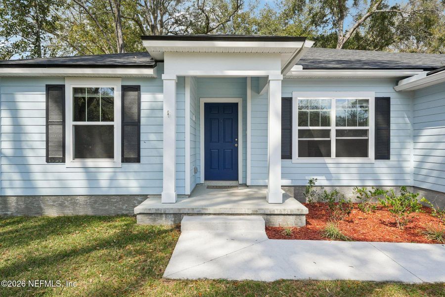 Exterior details and patio area of a home in , Jacksonville (Image 3).