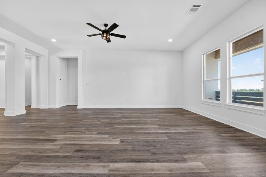Spacious, unfurnished interior of a new home in , Horseshoe Bay (Image 20).