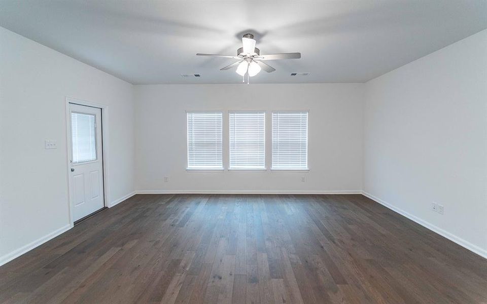 Spacious, unfurnished interior of a new home in Travis Ranch, Forney (Image 10). Spacious, unfurnished interior of a new home in Travis Ranch, Forney (Image 10).