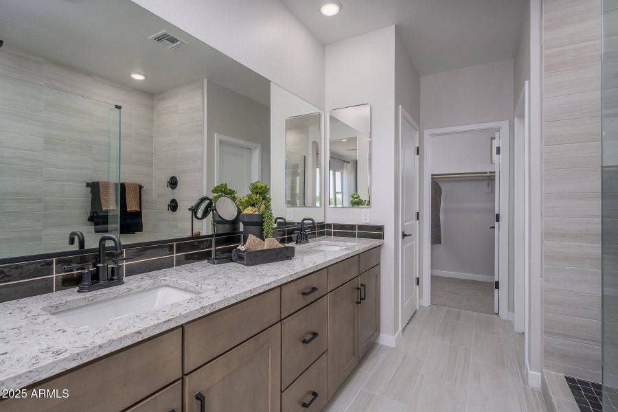 HRM2403_web HRM2403_web