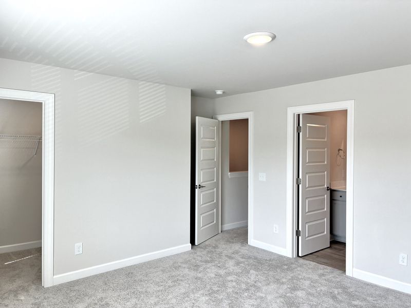 Spacious, unfurnished interior of a new home in Holly View, Greenville (Image 20).