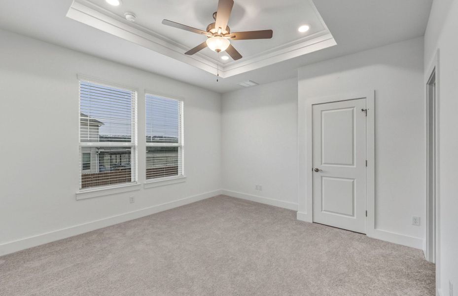 Spacious, unfurnished interior of a new home in Saddleback at Santa Rita Ranch, Liberty Hill (Image 26).