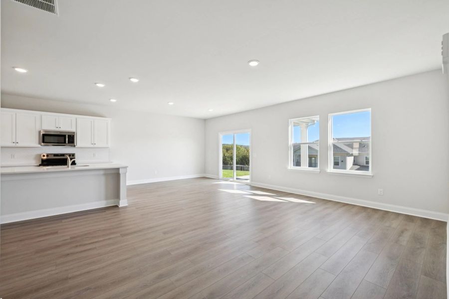 Spacious, unfurnished interior of a new home in Cades Bluff, Lebanon (Image 26).