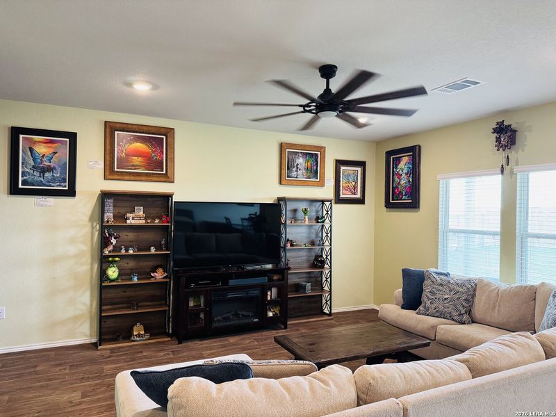 Furnished interior view inside a new home in Winding Creek, New Braunfels (Image 23). Furnished interior view inside a new home in Winding Creek, New Braunfels (Image 23).