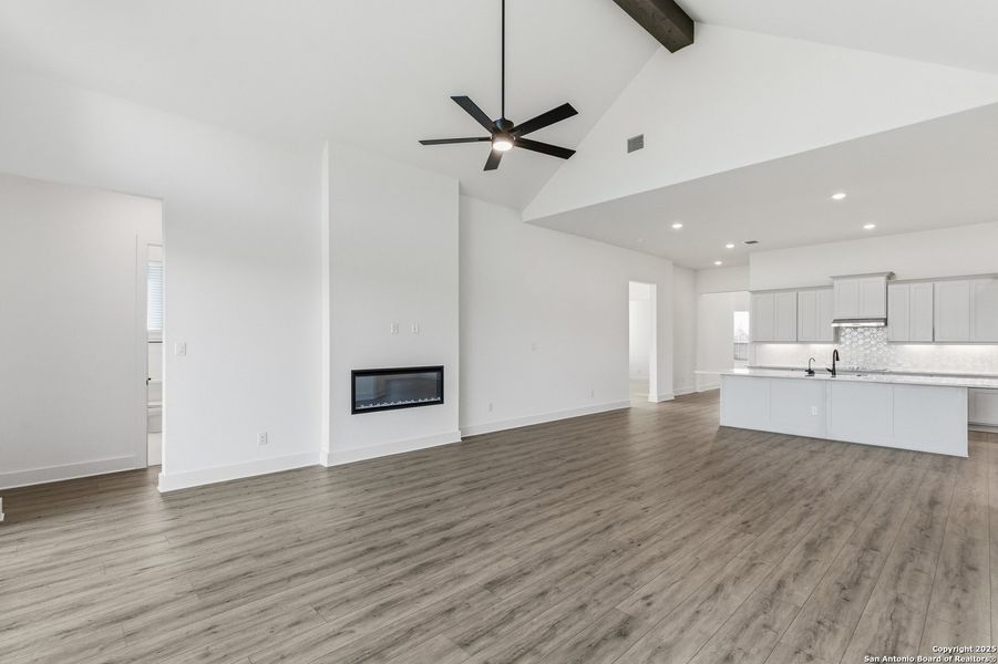 Spacious, unfurnished interior of a new home in Sienna Lakes, San Antonio (Image 37).