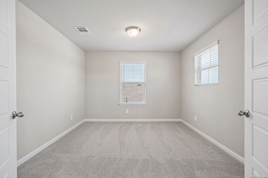 Spacious, unfurnished interior of a new home in Remington Ranch, San Antonio (Image 25).