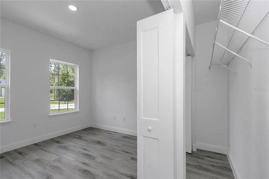 Spacious, unfurnished interior of a new home in , Citrus Springs (Image 40).
