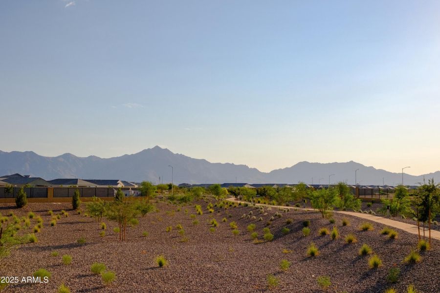 BEAUTIFUL COMMUNITY MOUNTAIN VIEWS