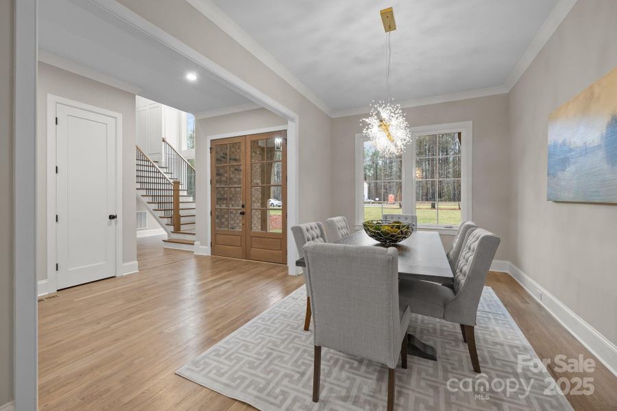 Open dining room off of foyer