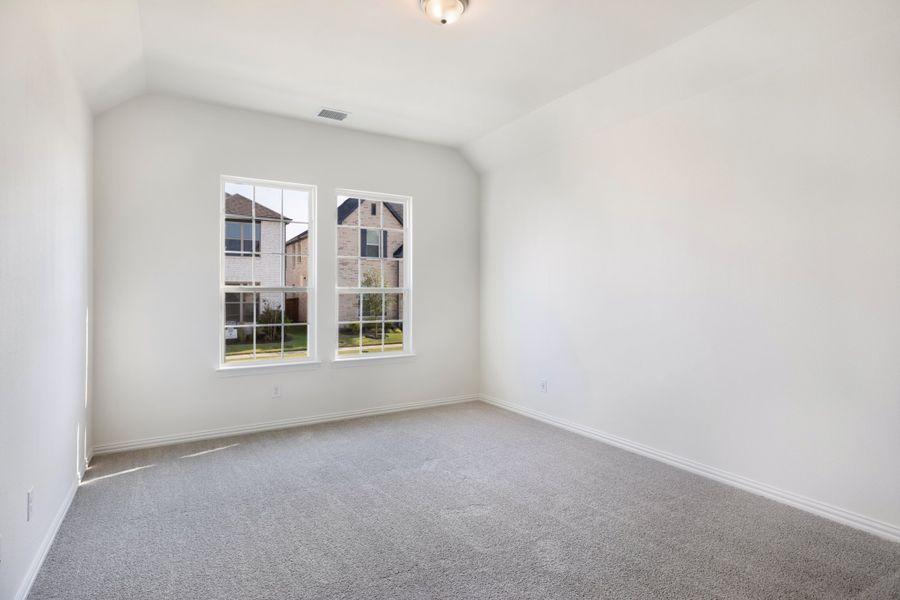 Spacious, unfurnished interior of a new home in Edgewater, Fate (Image 20).