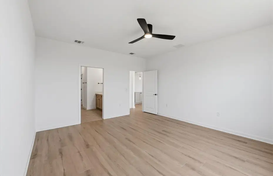 Spacious, unfurnished interior of a new home in Sun City Texas, Georgetown (Image 25). Spacious, unfurnished interior of a new home in Sun City Texas, Georgetown (Image 25).