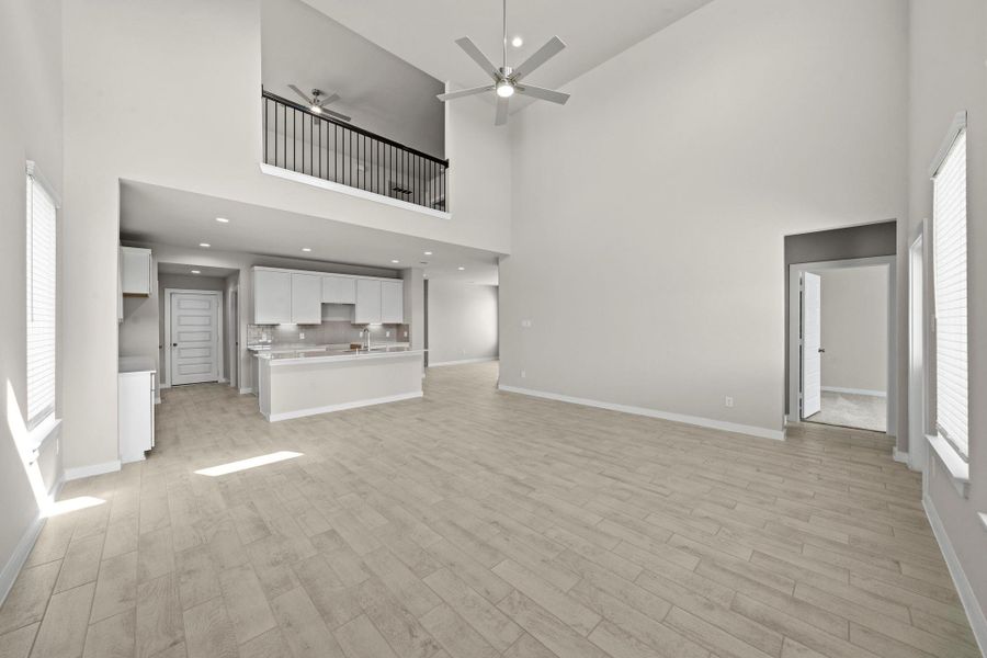 Spacious, unfurnished interior of a new home in Sunterra Lakes, Fulshear (Image 30).