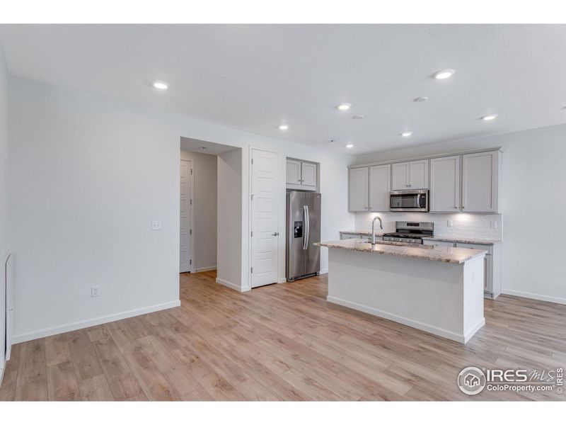 Spacious, unfurnished interior of a new home in Westside Crossing Townhomes, Berthoud (Image 20).