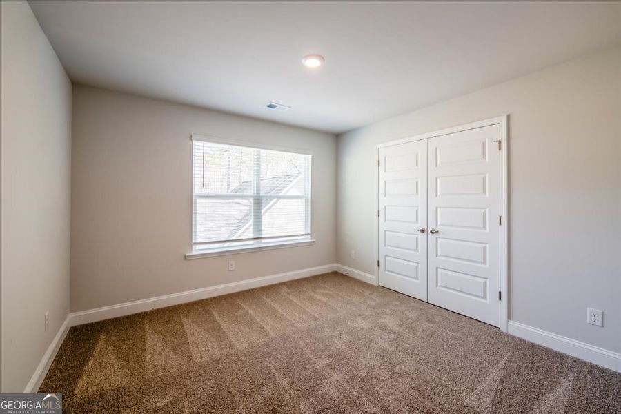 Spacious, unfurnished interior of a new home in Oakview Estates, Macon (Image 30).