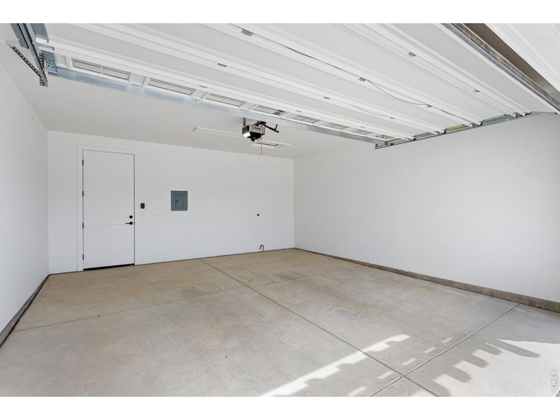 Spacious, unfurnished interior of a new home in , Broomfield (Image 25).
