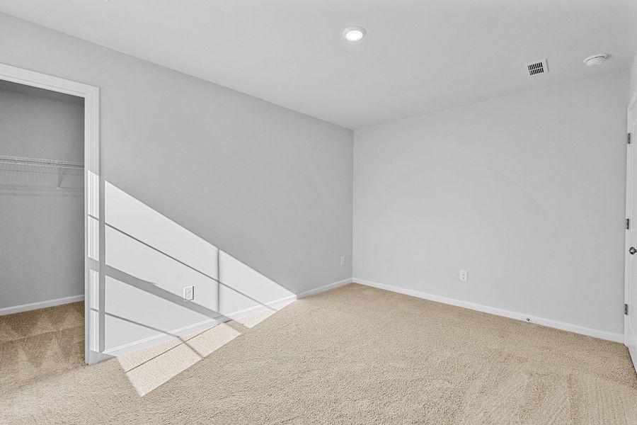 Spacious, unfurnished interior of a new home in Fieldstone, Lexington (Image 41).