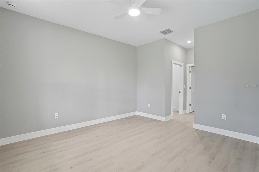 Spacious, unfurnished interior of a new home in , Lehigh Acres (Image 26).