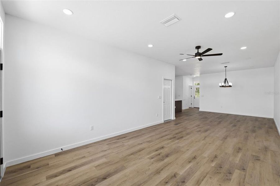 Spacious, unfurnished interior of a new home in , Dade City (Image 34).
