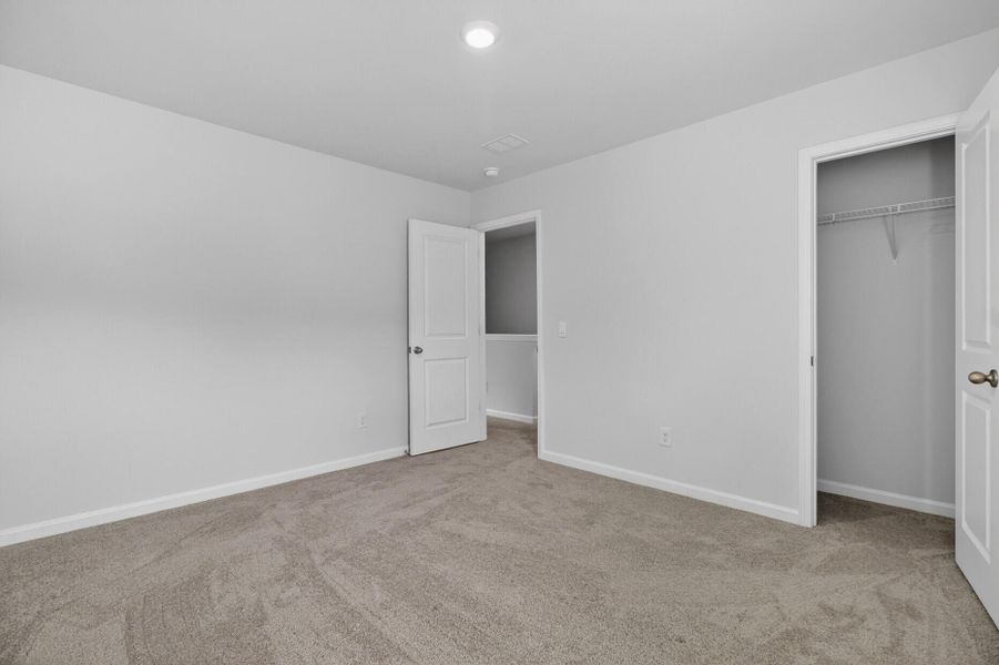 Spacious, unfurnished interior of a new home in Back River Bend, Goose Creek (Image 23).