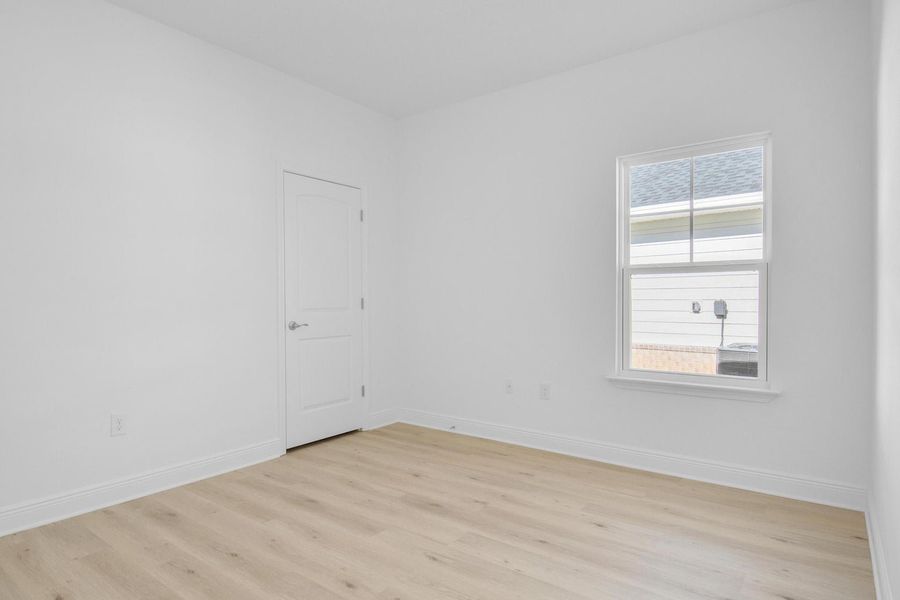 Spacious, unfurnished interior of a new home in The Bluffs at Lafayette, Freeport (Image 15).