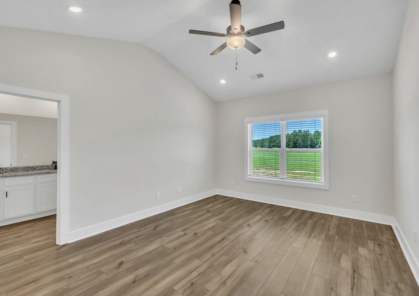 The master bedroom has an en-suite bathroom.