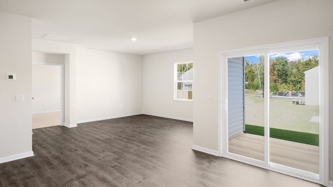 Spacious, unfurnished interior of a new home in Forest Creek, Winston-Salem (Image 19).