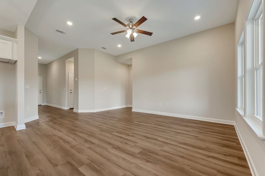 Spacious, unfurnished interior of a new home in Blossom Grove, Crestview (Image 29).
