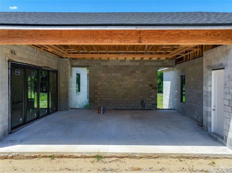 Exterior details and patio area of a home in , Oviedo (Image 15).