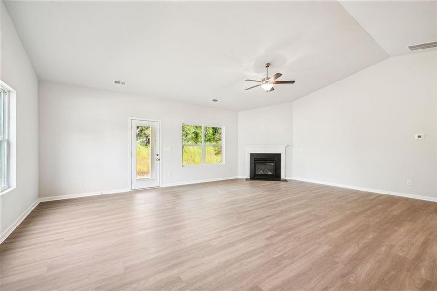 Spacious, unfurnished interior of a new home in Stephen's Landing, Loganville (Image 34).