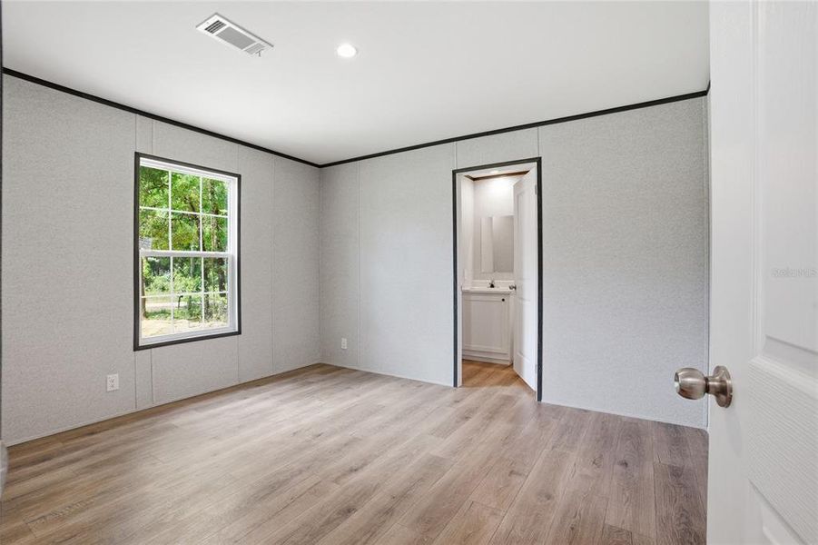 Spacious, unfurnished interior of a new home in , Ocala (Image 9).