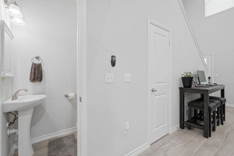 Furnished interior view inside a new home in Arrowhead Lakes, Willis (Image 27).