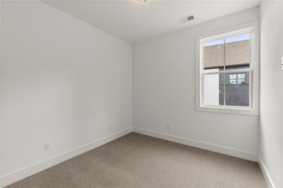 Spacious, unfurnished interior of a new home in , Alpharetta (Image 38).