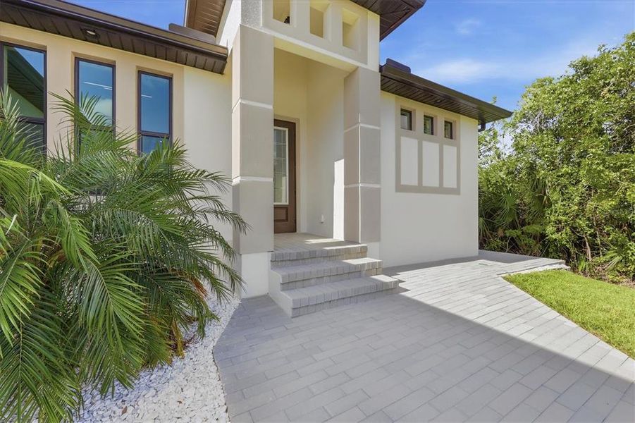 Exterior details and patio area of a home in , Port Charlotte (Image 3).