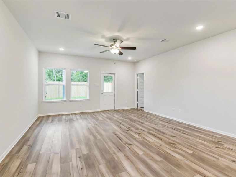 Spacious, unfurnished interior of a new home in Caney Creek Place, Conroe (Image 20). Spacious, unfurnished interior of a new home in Caney Creek Place, Conroe (Image 20).