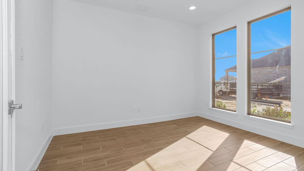 Spacious, unfurnished interior of a new home in Austin Point 60', Richmond (Image 12).