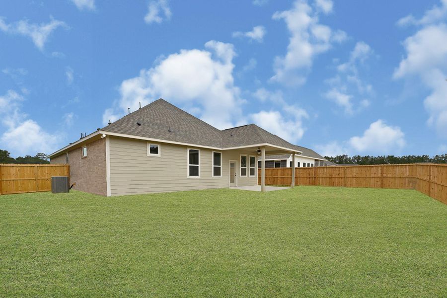 Exterior details and patio area of a home in , Anahuac (Image 4).