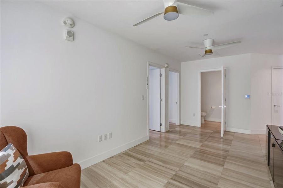 Spacious, unfurnished interior of a new home in , Tampa (Image 25).