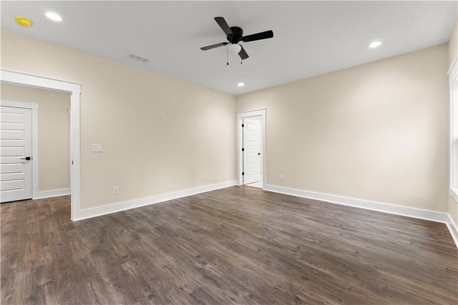 Spacious, unfurnished interior of a new home in , Clermont (Image 26). Spacious, unfurnished interior of a new home in , Clermont (Image 26).