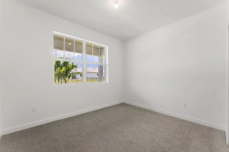 Spacious, unfurnished interior of a new home in Tradition, Port St. Lucie (Image 9).